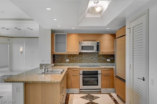 Building Photo - 322 E Karen Ave