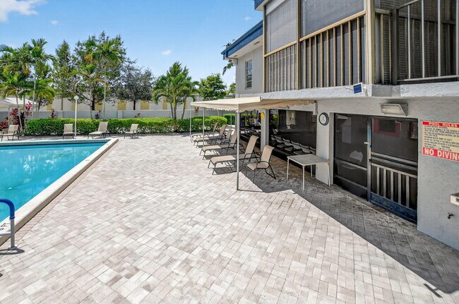 Building Photo - 7535 S Oriole Blvd