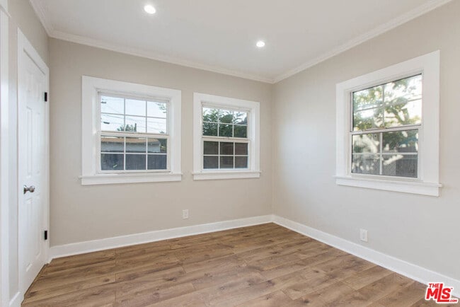 Building Photo - 408 W Garfield Ave