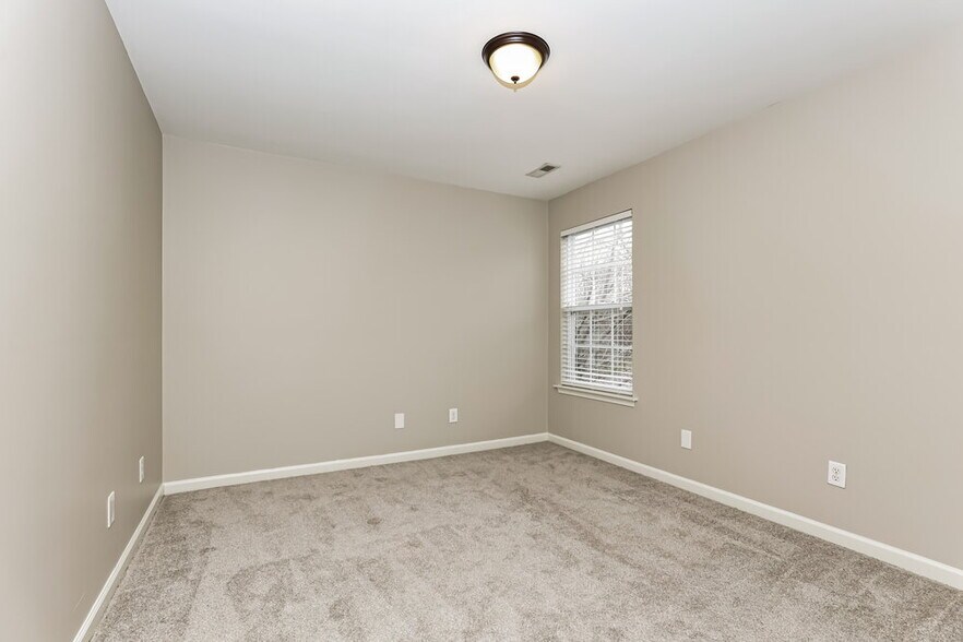 Building Photo - 2907 Churchill Ln