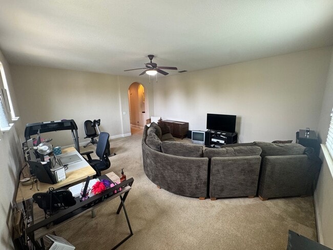 Building Photo - 5 Bed / 3.5 Bath | Elk Grove Single Family...