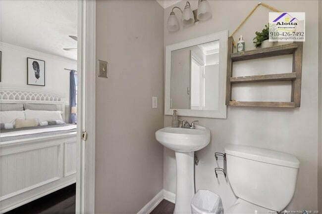 Building Photo - 743 Rustland Dr