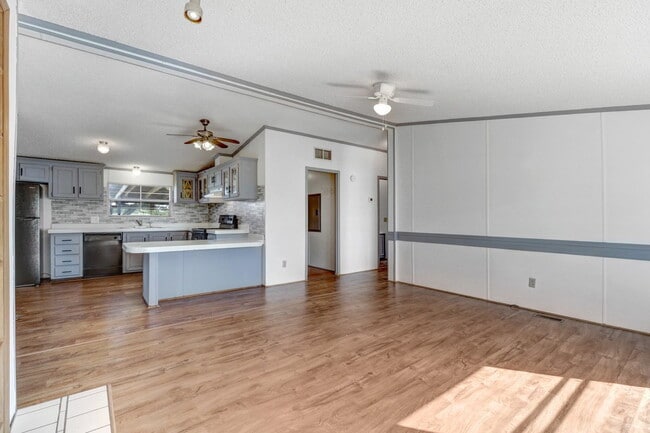 Building Photo - *SPACIOUS HOME IN PIKEVILLE SCHOOL DISTRICT*