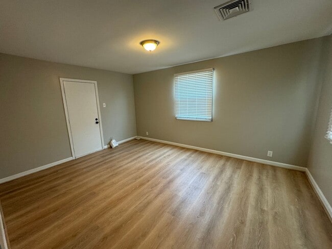 Building Photo - Fully Renovated 3-Bedroom Home with Garage...