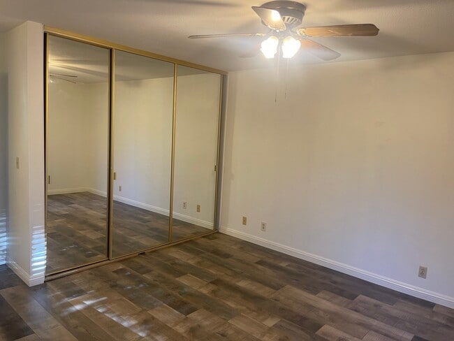 Building Photo - 2215 Lobelia Ave