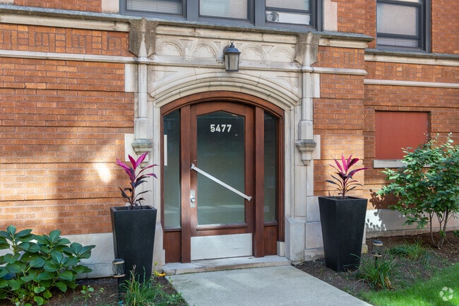 Primary Photo - Everett Apartments