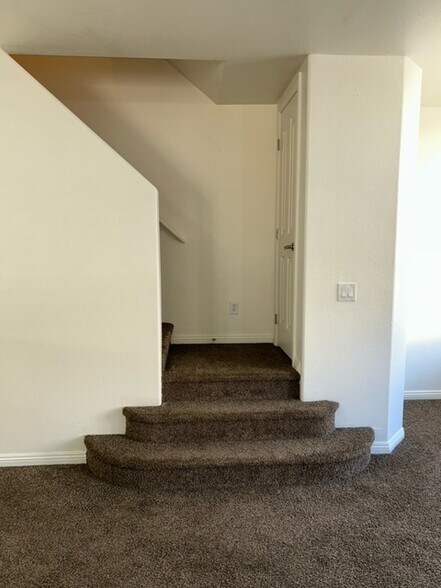 Building Photo - 3520 Glorious Iris Pl