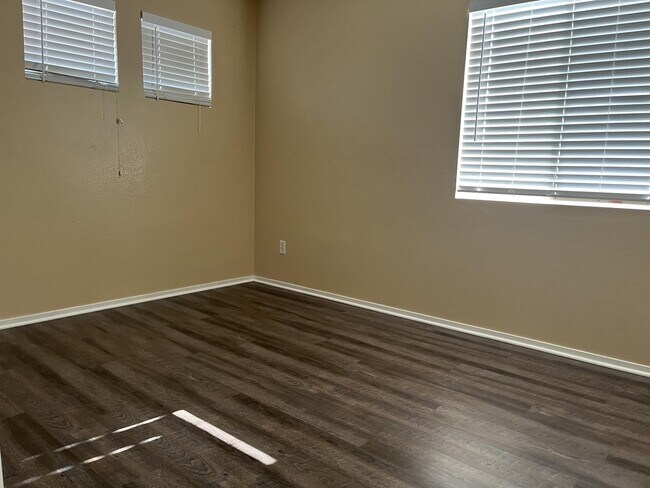 Building Photo - 1204 E Malibu Sands Ave