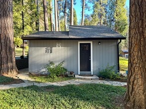 Building Photo - Charming 1-bedroom, 1-bathroom cottage