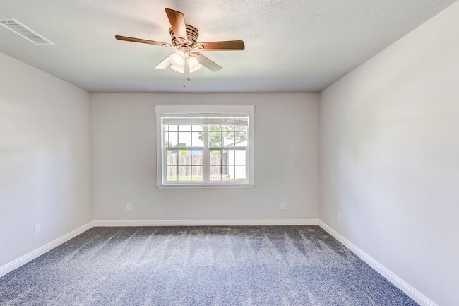 Building Photo - 2307 Traverse Dr