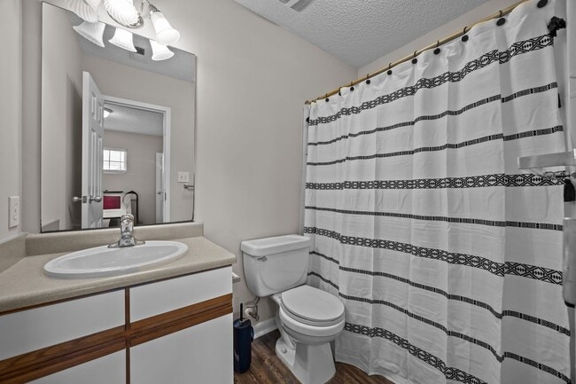 Building Photo - FULLY FURNISHED EXCLUSIVE SHORT AND MIDTERM RENTAL ONLY. AVAILABLE NOW UNTIL DEC 30.