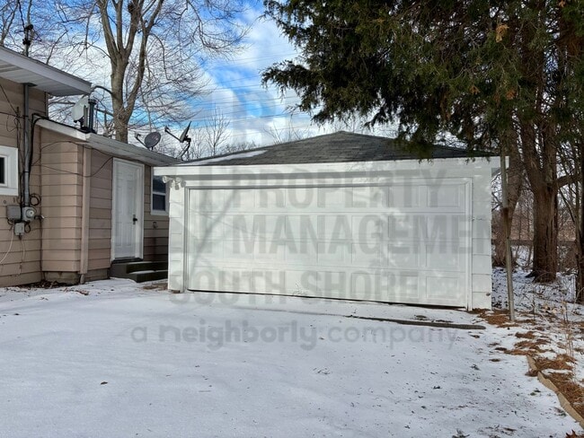 Building Photo - Remodeled 2bed/1bath: Where Charm Meets Chic