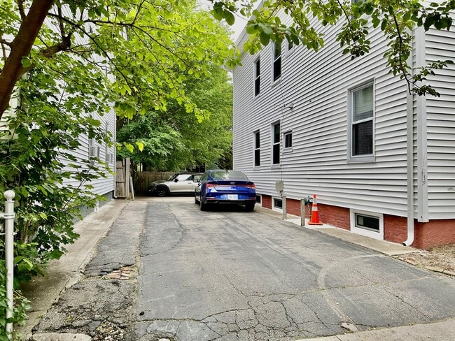 Building Photo - 92 Vernon St