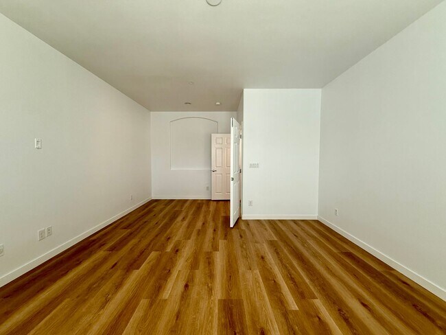 Building Photo - 4 BED, 2.5 BATH, 2 CAR-GARAGE, TWO-STORY, SINGLE FAMILY HOME FOR RENT w/ COMMUNITY POOL & SPA