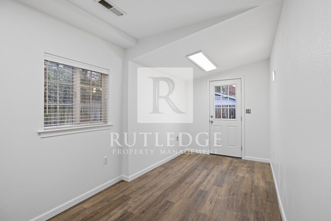 Building Photo - 176 Mallory Ln