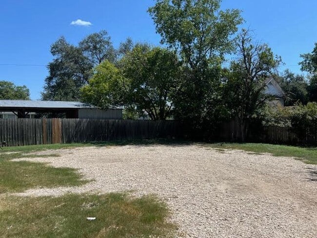 Building Photo - 2208 Sanger Ave