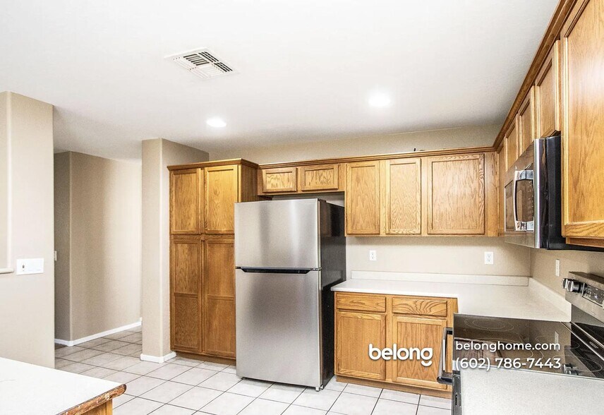 Building Photo - 2215 W Nancy Ln