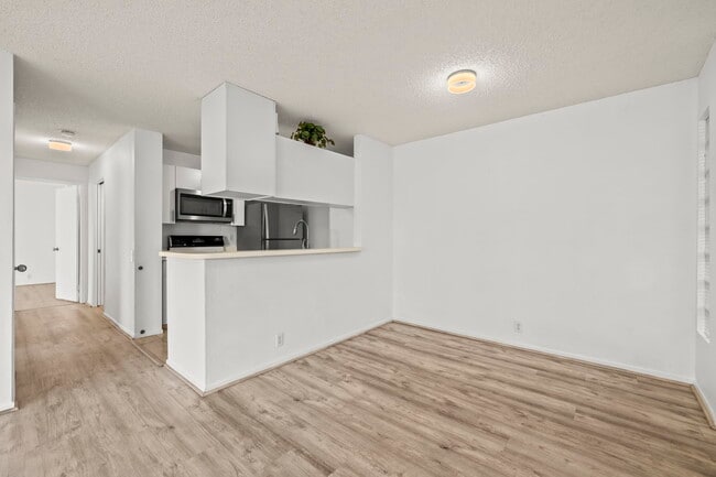 Building Photo - 91-284-284 Hanapouli Cir