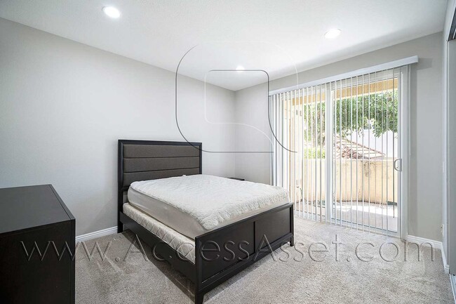 Building Photo - Luxury 2 Bed/2 Bath Condo Home In The Desi...