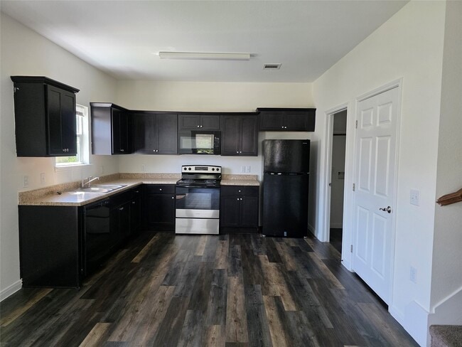 Building Photo - 6210 Lacey Oak Dr