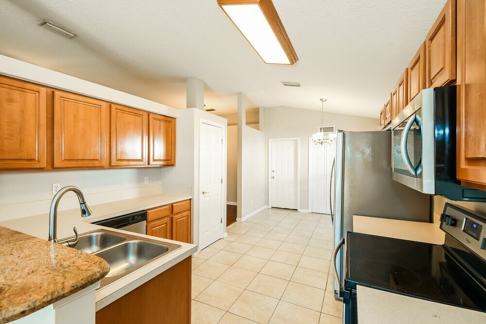 Building Photo - 12561 Brahma Bull Cir W