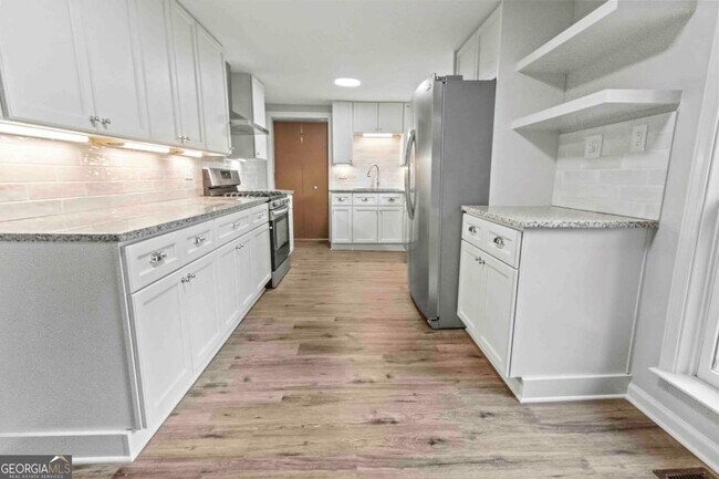 Building Photo - 2312 Wayside Dr