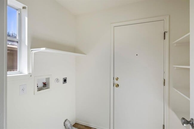 Building Photo - 3104 Tyler Ln