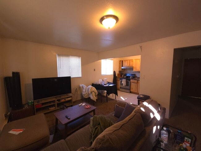 Interior Photo - 3050 Madison