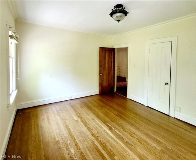 Building Photo - 6 BEDROOM IN CLEVELAND HEIGHTS FOR RENT - ...