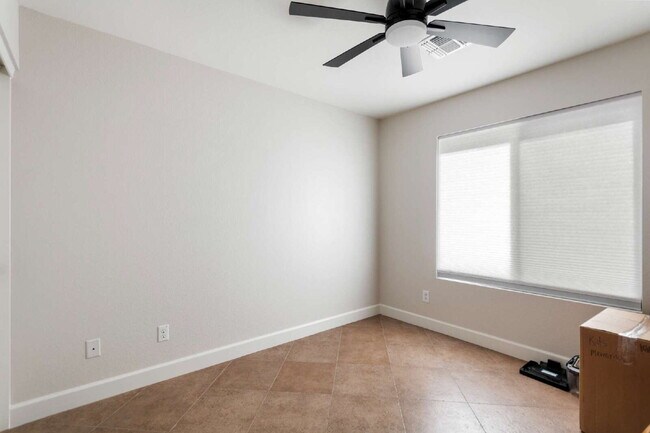 Building Photo - 4 bed 3 bath Single Family Home with Pool ...