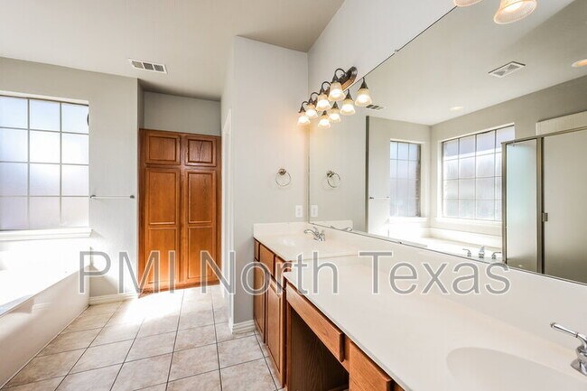 Building Photo - 2541 Indian Hills Dr