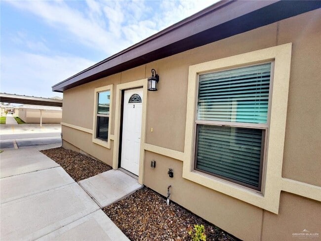 Building Photo - 17 Taft St