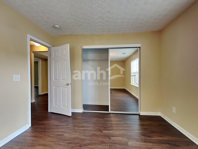 Building Photo - 889 Bramble Way