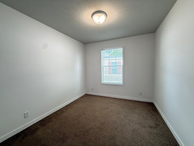 Building Photo - 2018 Lark Ln NW