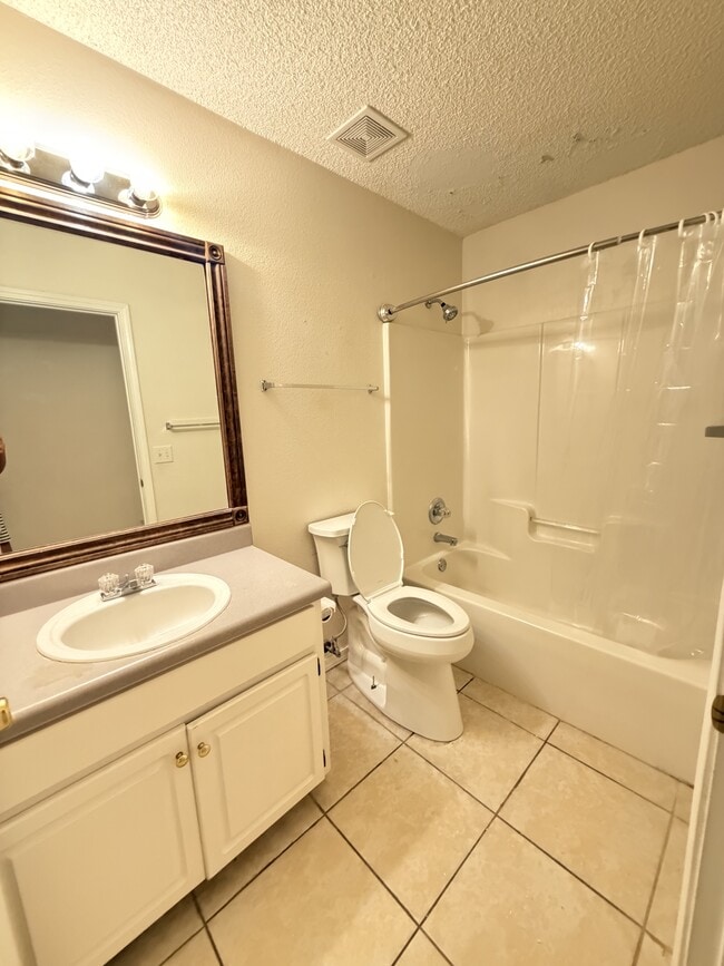Building Photo - 6585 Eagle Crest Dr