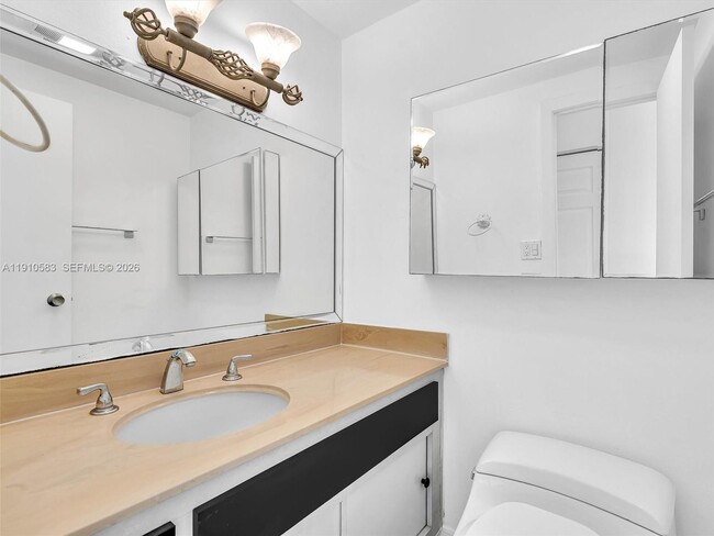 Building Photo - 300 Bayview Dr