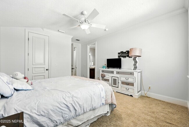 Building Photo - 2061 Crown Dr