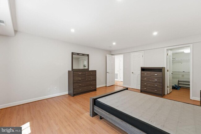 Building Photo - 1329 N Van Dorn St