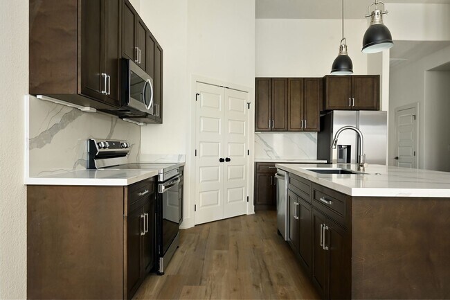 Building Photo - 100-102 Amberwood Ct