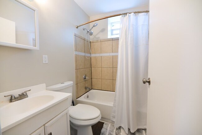 Building Photo - 912 Charlotte St