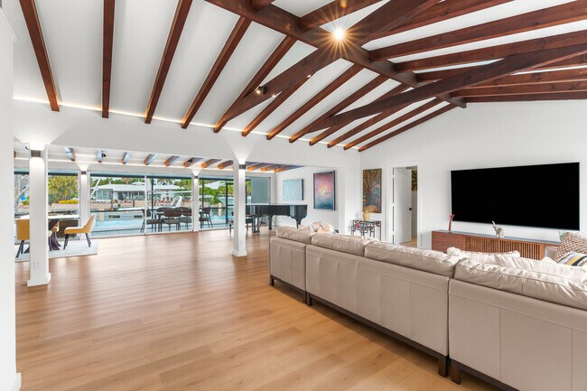 Building Photo - 273 Tropic Dr