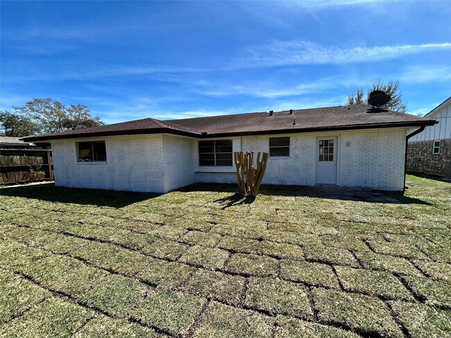 Building Photo - 3822 Ebbtide Dr