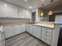 Building Photo - Mission Valley Gem! Stylish 1BR Condo-New ...