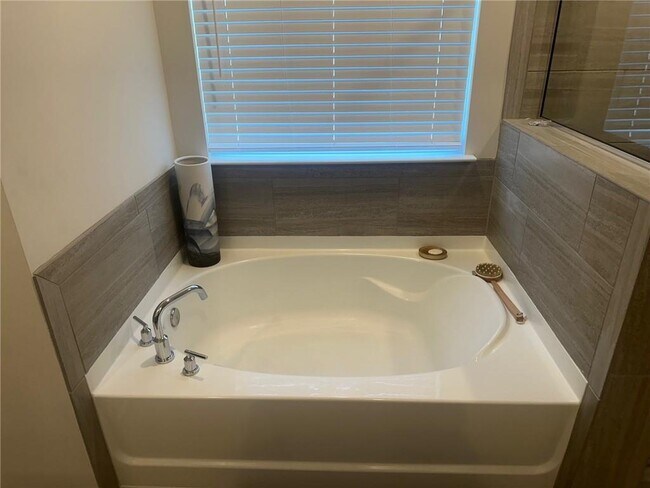 Building Photo - 3938 Dean Grv Wy