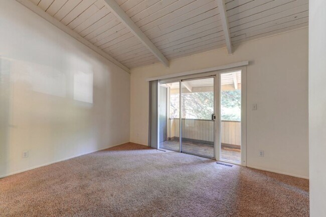 Building Photo - 1000 11th St