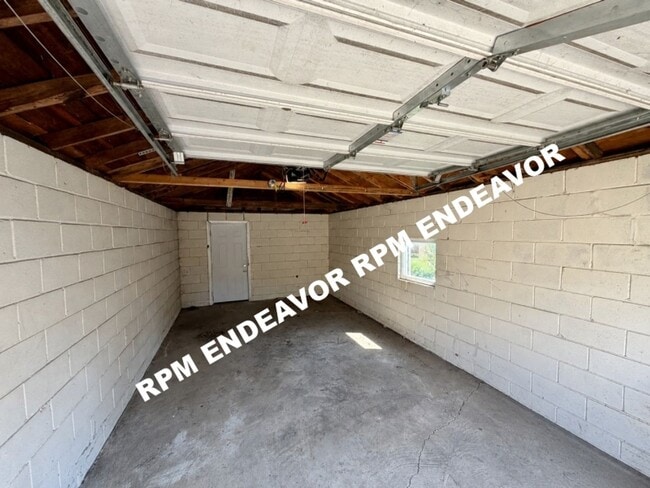 Building Photo - 6857 Julian Ave