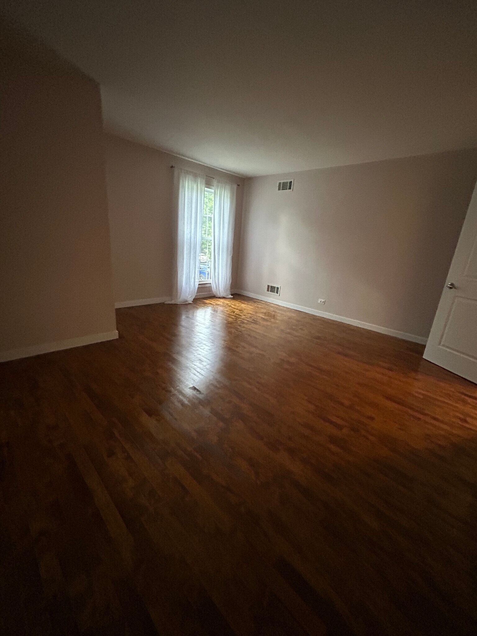 Building Photo - 5400 Carriageway Dr