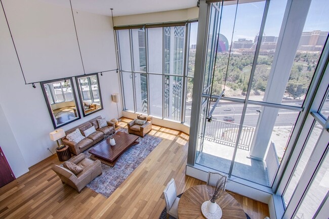 Building Photo - Absolutely stunning high rise loft at Metr...