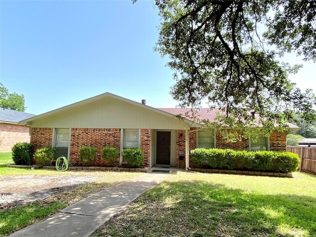 Building Photo - 1428 Big Bend Dr