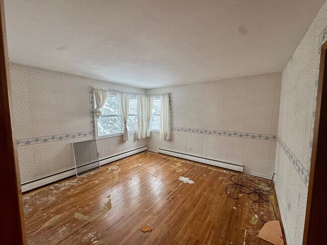 Building Photo - Under Renovation Now — Reserve This 4 Bed Home for January Move-In